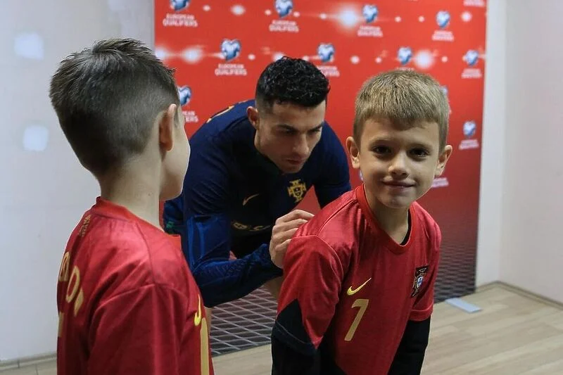 Dzeko and Pjanic’s Sons received signed Ronaldo’s Jerseys - Sarajevo Times