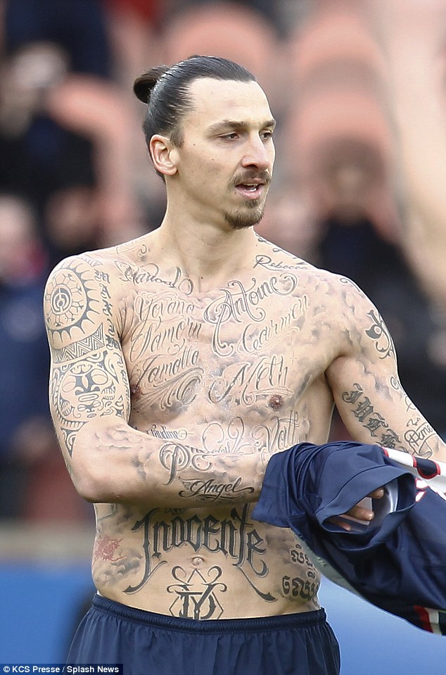 Man Utd's Zlatan Ibrahimovic shows off amazing back tattoo | Daily Mail  Online