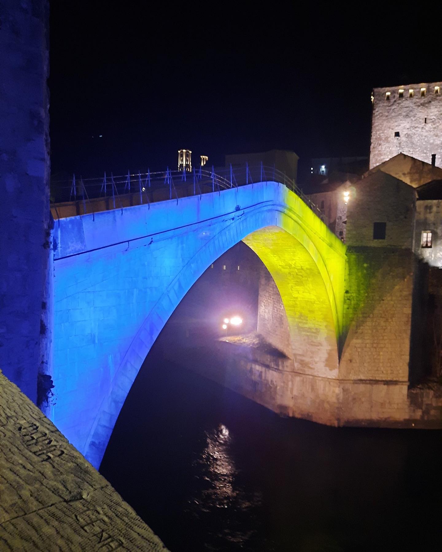 The Old Bridge in Mostar was lit up with the colors of the Ukrainian flag as a sign of solidarity. 🇺🇦