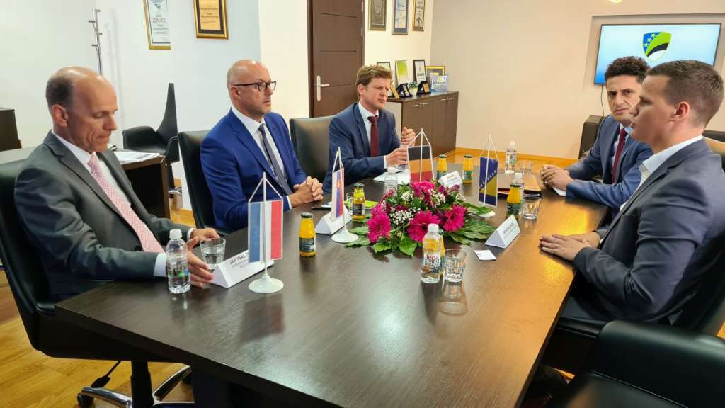 Predseda vlády kantónu Tuzla sa stretol s veľvyslancami Slovenska, Belgicka a Holandska