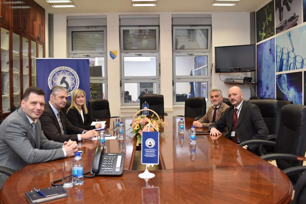 Bosnia y Herzegovina e Italia están dispuestas a mejorar la cooperación en materia de personal forense y el intercambio académico