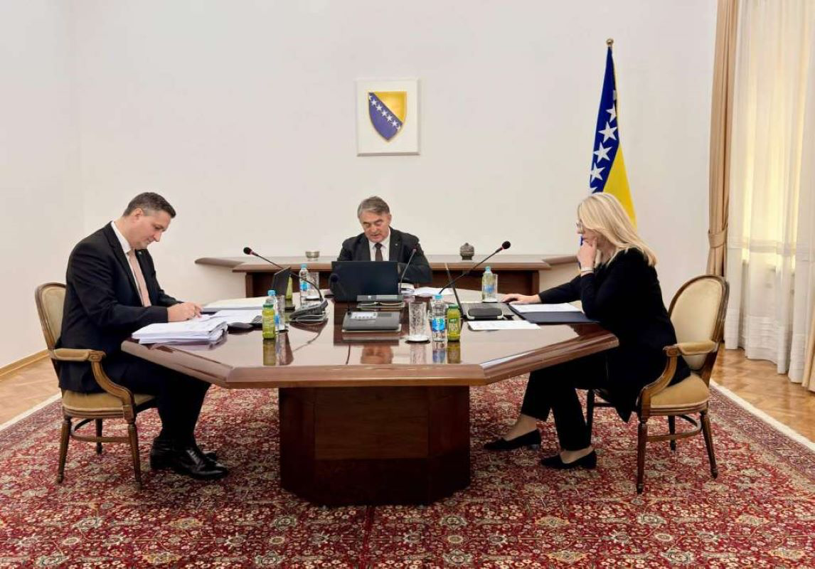 BiH Presidency in an Official Visit to the Holy See Today
