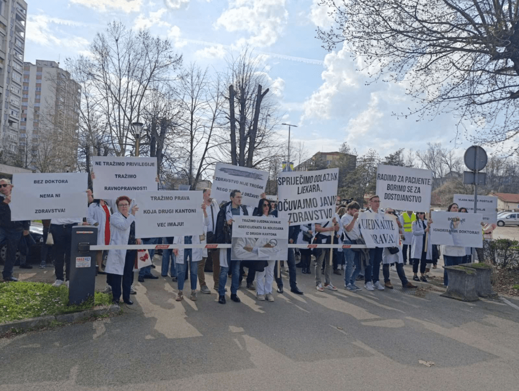 Second Day of Doctors’ Protest in Tuzla, Union warns of possible Strike