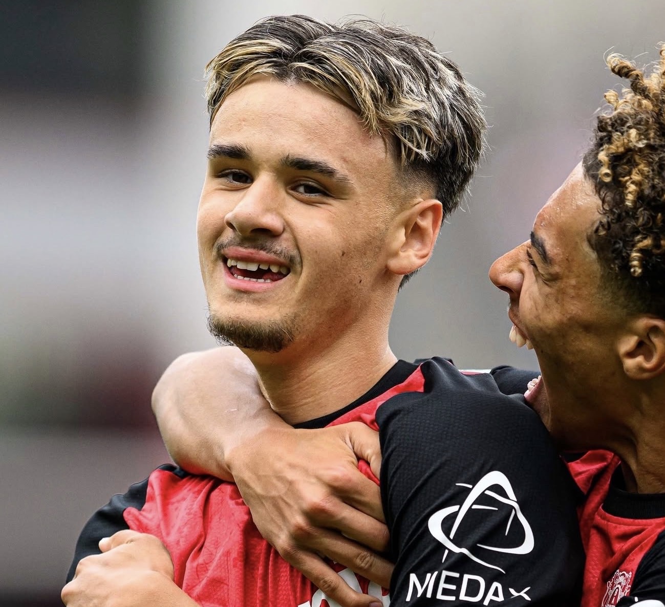 Alajbegovic signs for Bayer Leverkusen