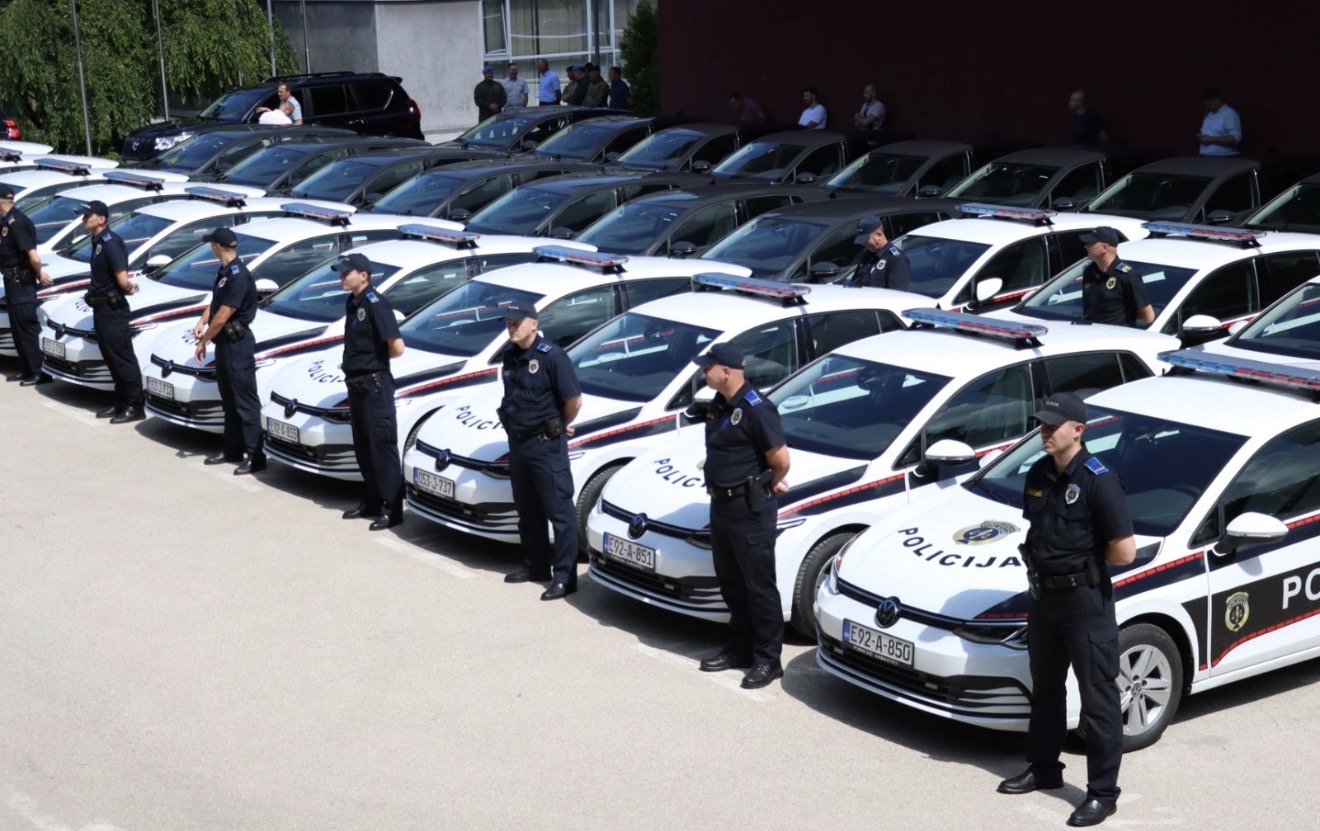 Civil Servants, Police Officers, Military Personnel in BiH can receive Gifts up to 300 BAM