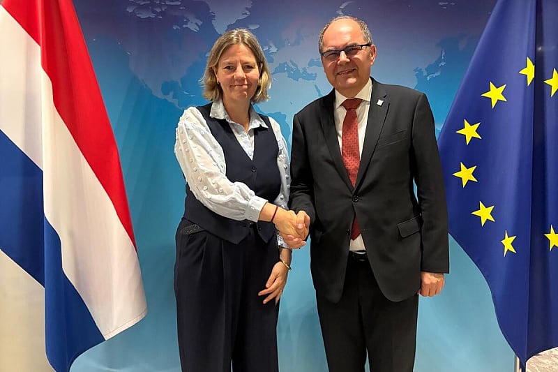 HR Schmidt meets Dutch Officials in the Hague to discuss Security and EU Path of BiH